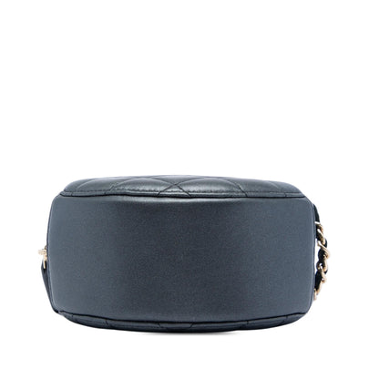 Chanel CC Quilted Iridescent Lambskin Pearl Round Clutch with Chain